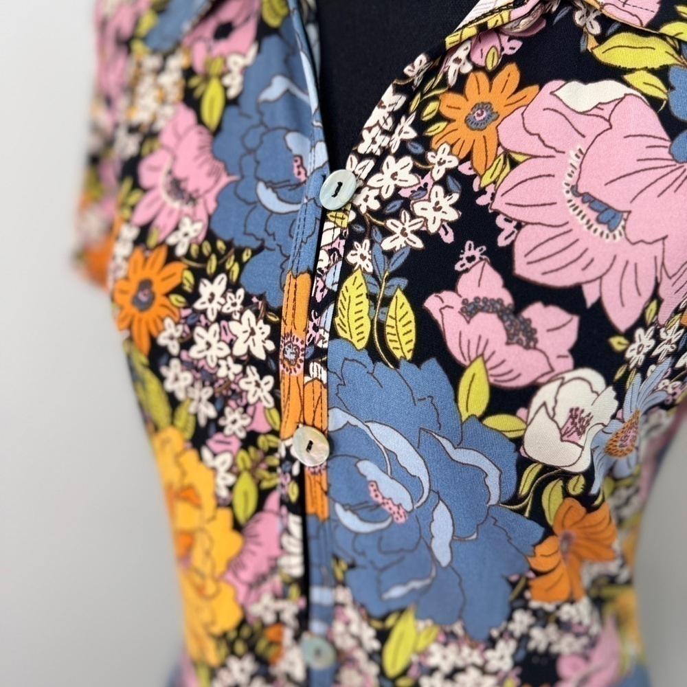 WAYF Floral Button Up Short Sleeve Top - Picture 3 of 7